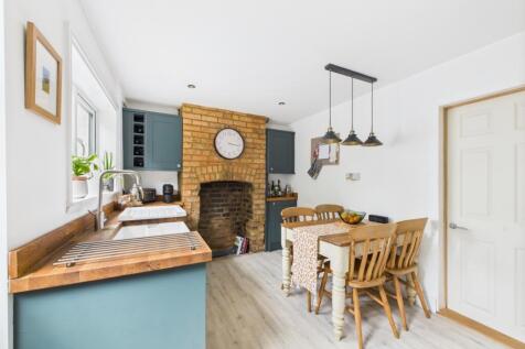 CAM02313G0-PR0087-STILL005