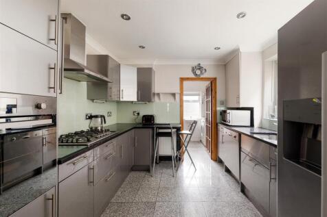 127 Norman Road E11