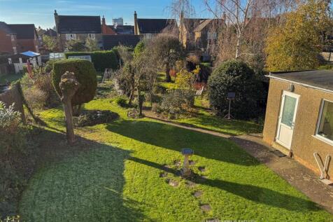 86 Harborough Rd Desborough-22.jpg