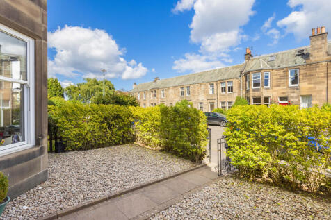 Front Garden of 17 Plewlands Gardens