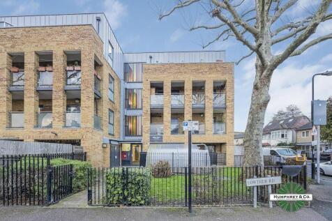 5 2 Saffron Court Lowther Road -013-1200.jpg