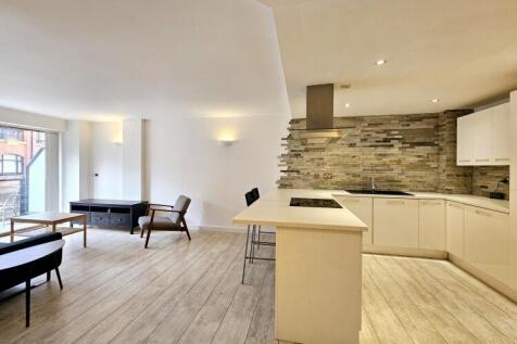 A stunning two bed, two bathroom, riverside apartment at The Quays. Renovated to a high standard. Spacious living area with balcony. Furnished. Available now!