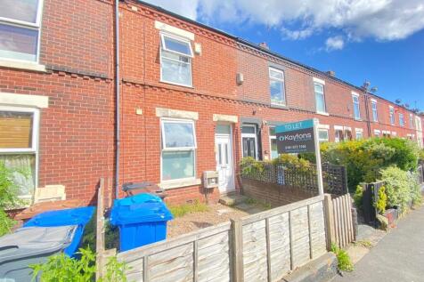 ** HOUSE SHARE WITH BILLS INCLUDED ** DEPOSIT FREE OPTION AVAILABLE ** Available 17th July. Furnished. A one bedroom house share including an en suite shower room and forming part of a three bed mid t