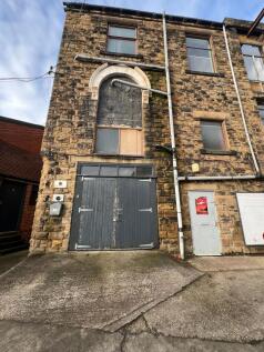 Commercial Property to rent in batley