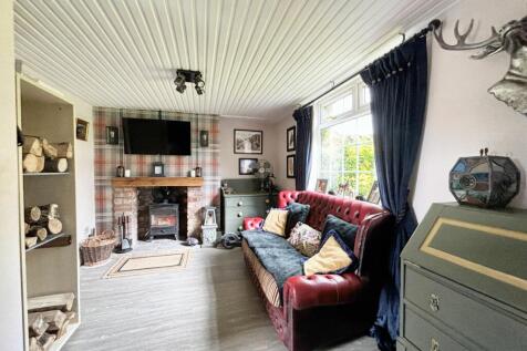 5 bed, 2 bath Farm House in Manchester - Photo 5