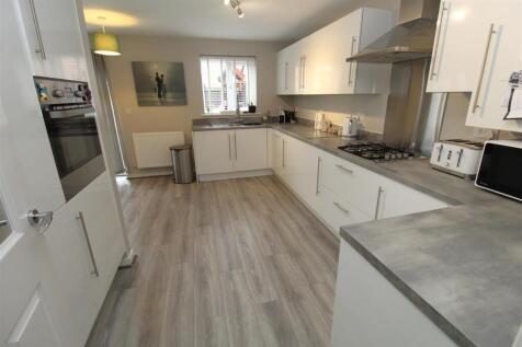 Kitchen2.JPG