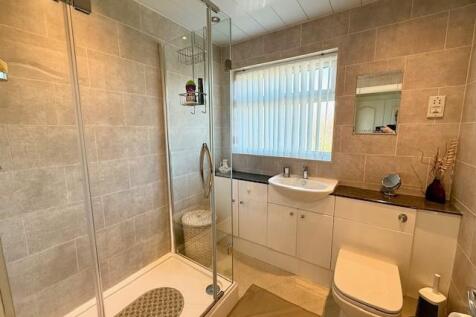 2 Birch Clo - Bath.jpg