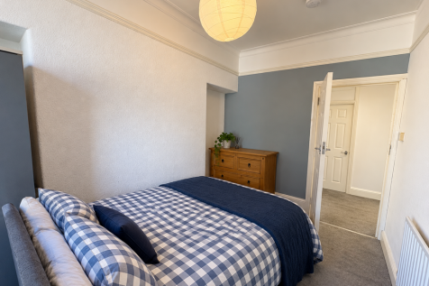 5 Bedroom House in PL1 5LX