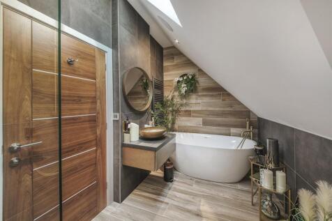 Superbly Appointed Bathroom