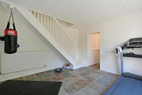 8 bed, 5 bath Detached in Sheffield - Photo 46