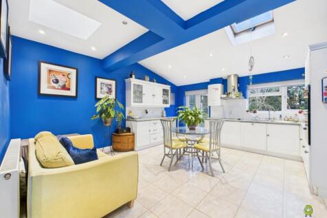 Presented by Clinton at EweMove Bexleyheath and Da