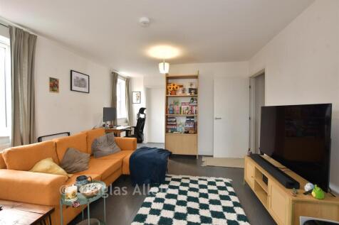 Lounge/Dining Area