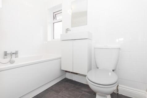 Family Bathroom 2