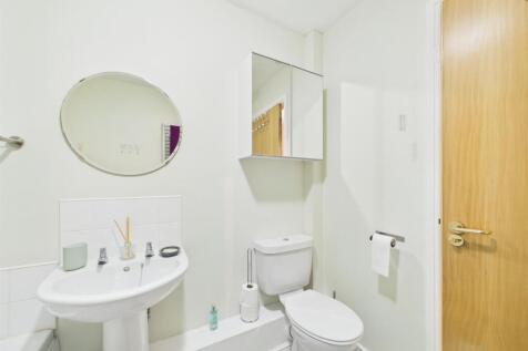 Bathroom 2.jpg