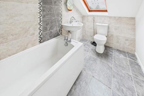 En Suite to Bedroom 1