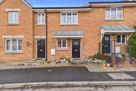 THE ACCOMMODATION COMPRISES: