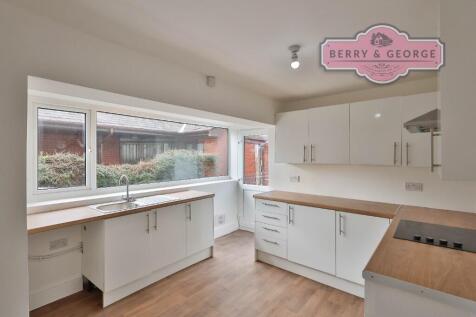 KITCHEN / BREAKFAST