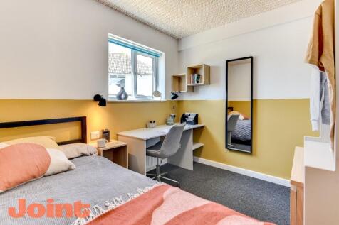 6 Bedroom House in BS7 9YR