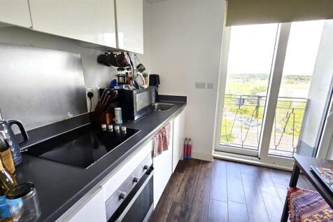 Kitchen 2.jpg