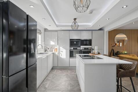 Kitchen/ Dining Area