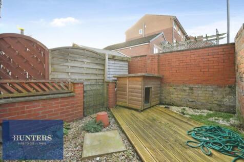 REAR GARDEN 02.jpg