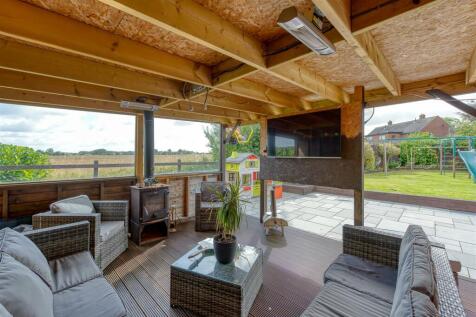 St Elvey-Garden 4.jpg