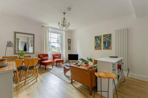Sitting/dining area