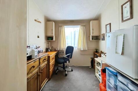 a53bbad2-room 202.jpg