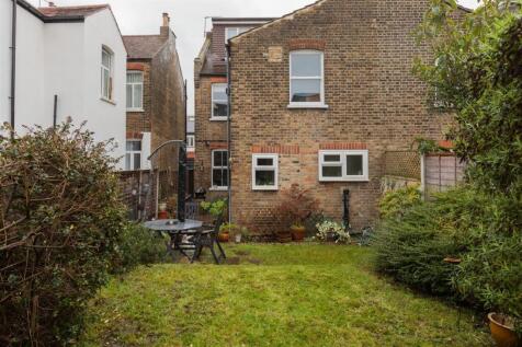 Malmesbury Road, E18