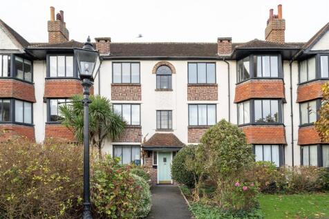 Forest Court, E11