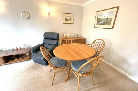 2 Barton Court Di...