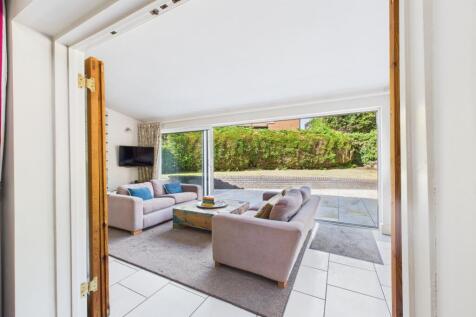 9. CAM04922G0-PR0058-STILL022