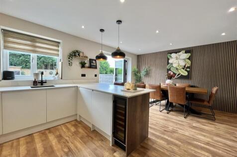 Open Plan Kitchen & Dining Room