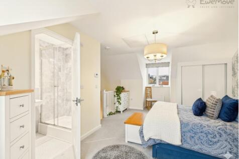 EWEMOVE SOUTH MOLTON - MASTER SUITE