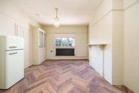 Lexadon Property Group are proud to bring a brand-new studio apartment to the market in Herne Hill. Our development on Herne Hill is situated perfectly between Herne Hill and Dulwich.