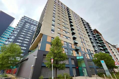 We’ve got a studio apartment up for grabs in the heart of the Green Quarter - a hugely popular area with several purpose-built developments which are perfect for working professionals who need quick a