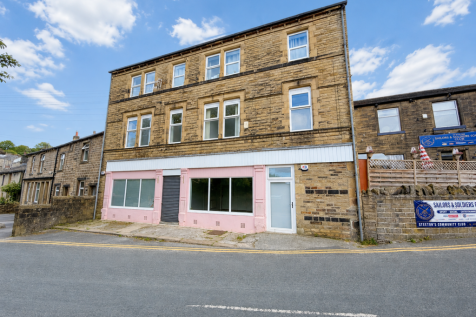 Retail Property (high street) to rent in keighley