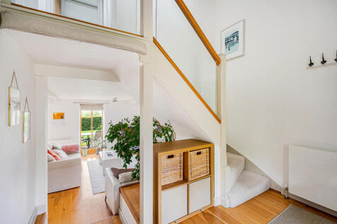 21 Entrance Hall