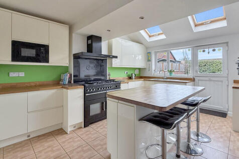 Kitchen/breakfast...