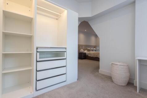 Master walk in dress