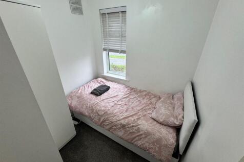 SMALL BEDROOM (FRONT & FIRST FLOOR)