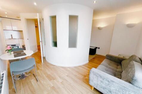 Looking for a property in the heart in the city centre? This smart and modern one bedroom apartment suits both working professionals and students. Bridgewater Place is a prestigious development just a