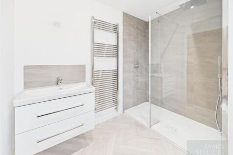 Master Bedroom En-Suite