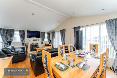 Sitting / dining room