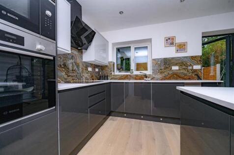 Kitchen/ Dining Room