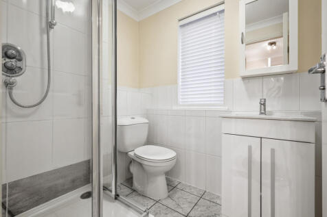 En-Suite To Master Bedroom