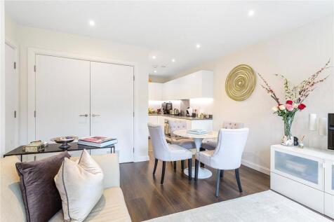 A luxury one bedroom apartment located in this new development by Hurlingham Park. The apartment comprises a double bedroom with ample storage and access to a private balcony, spacious bathroom and an