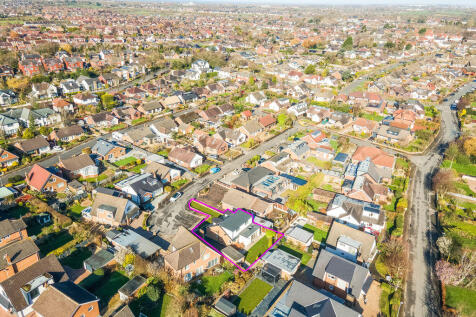 Distant rear aerial