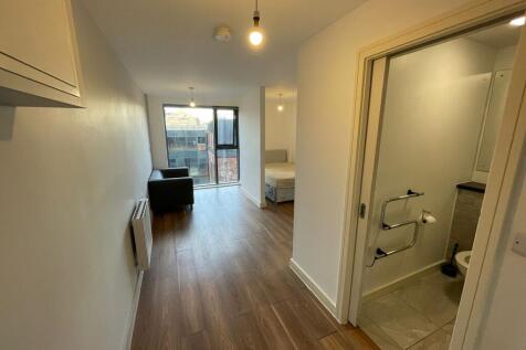 Flat in L1 4BY