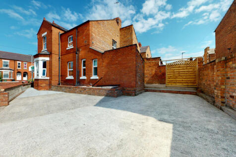 8 Bedroom House in CH1 4DD
